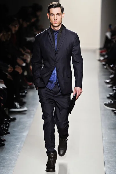 Look 30